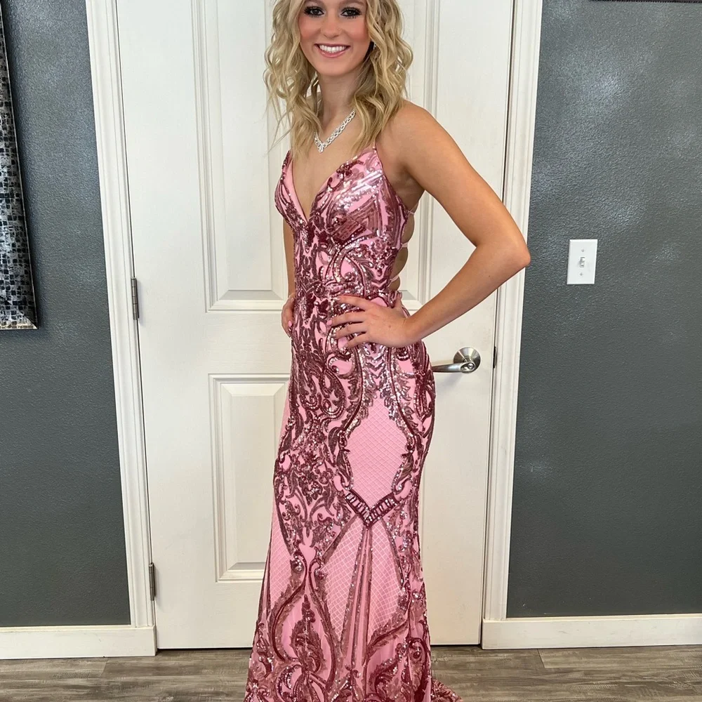 Beautiful Like new Mori Lee prom dress. Worn once. Size 0-2 - Picture 2 of 3